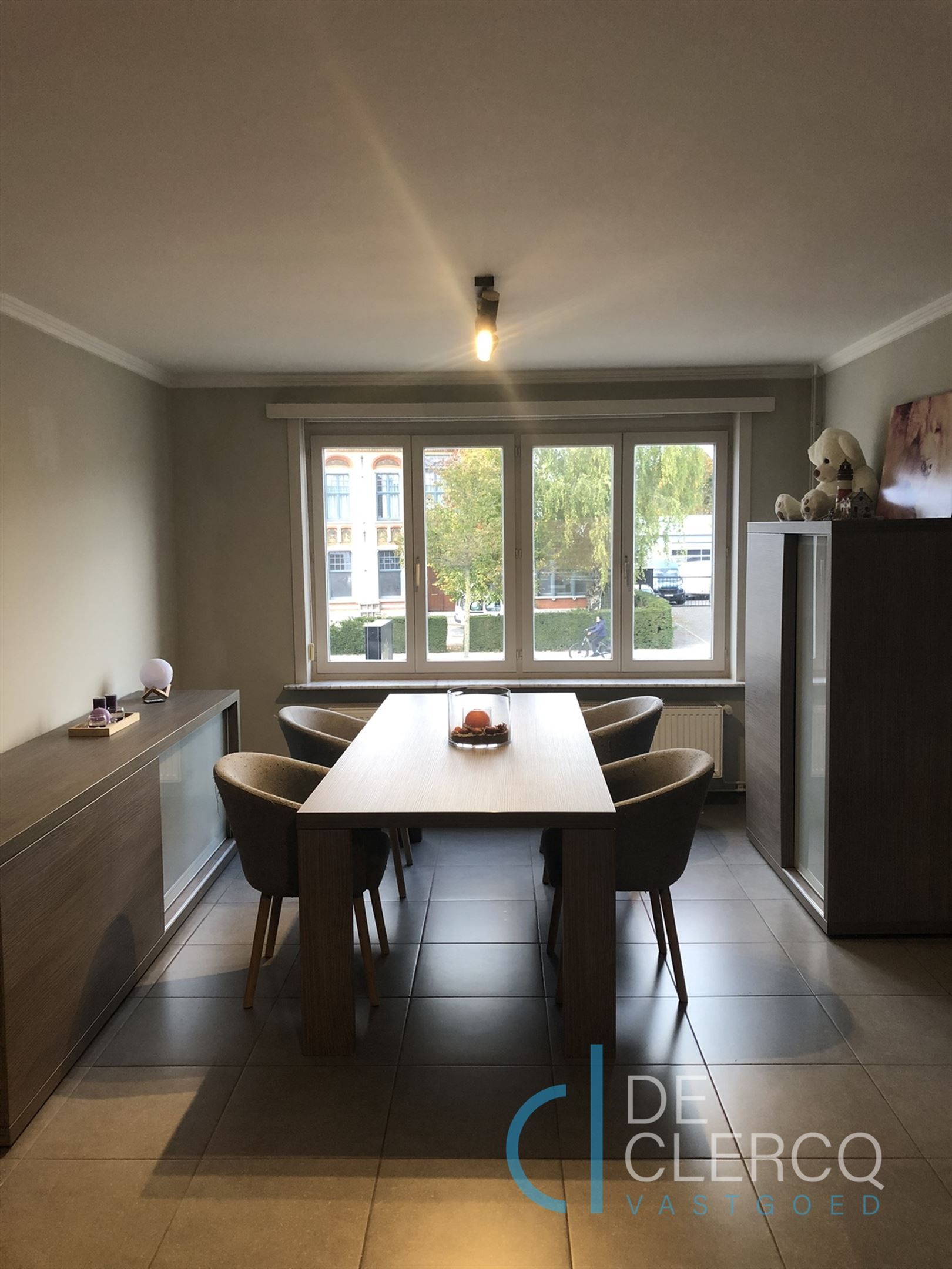 Ruim, tijdloos appartement met garage én terras te huur! foto 3