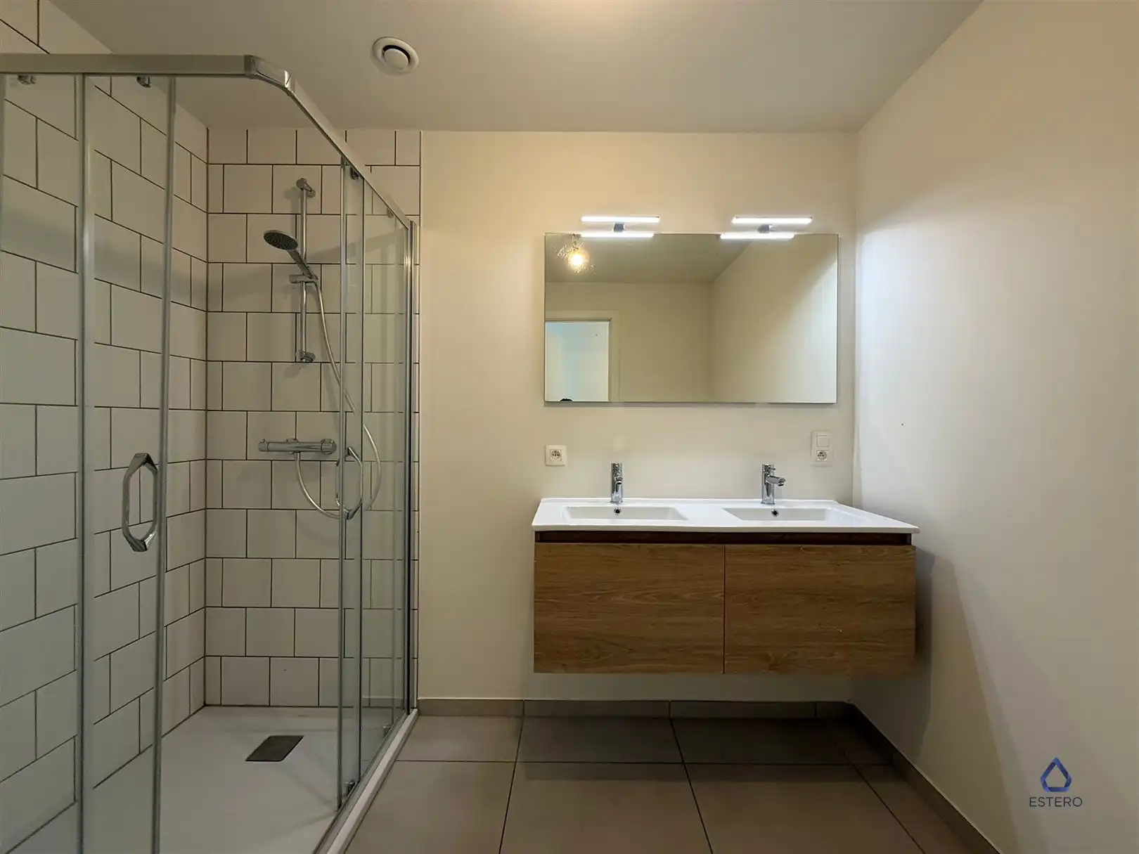 Mooi afgewerkt appartement met 2 slaapkamers foto 11