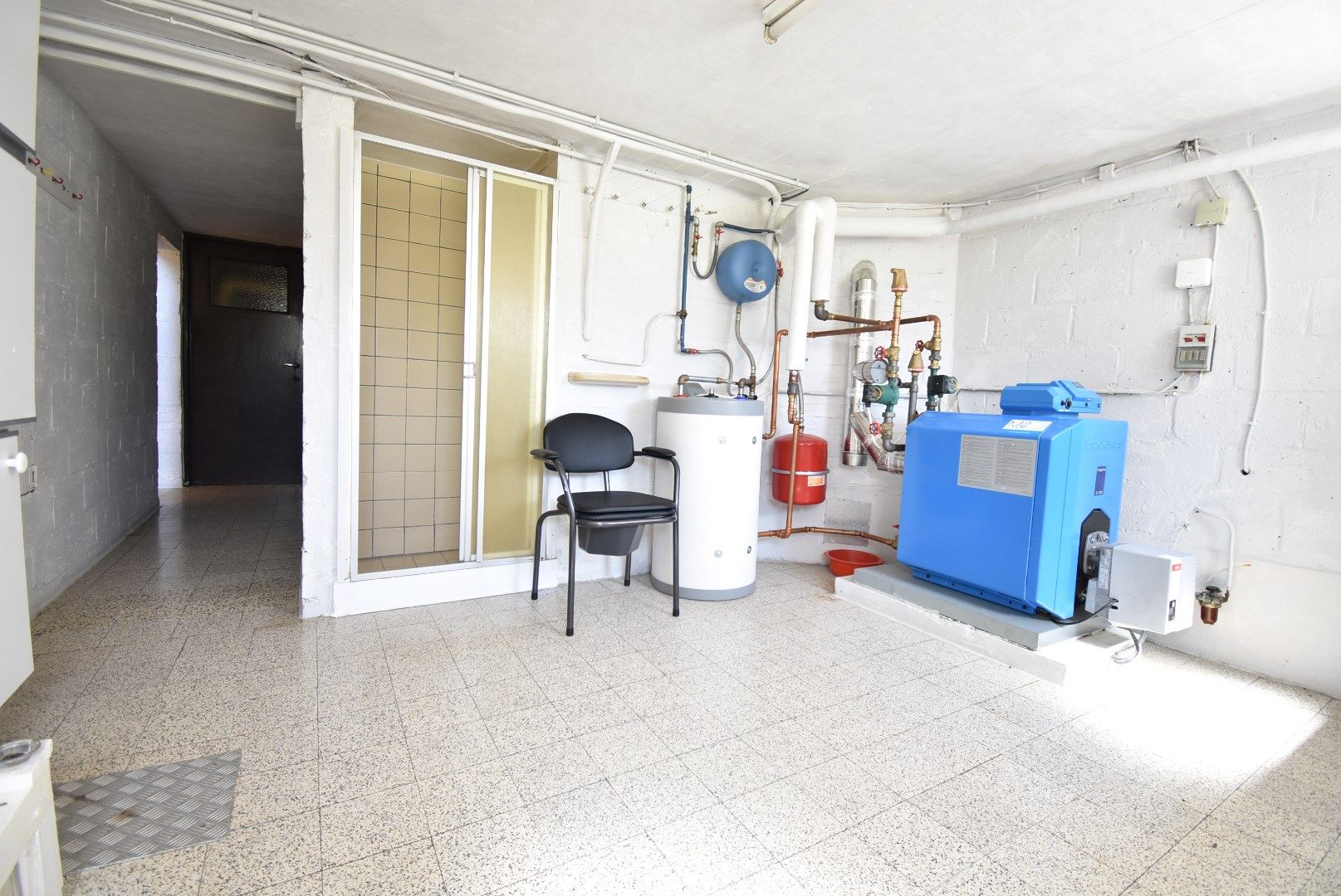 ** WACHTLIJST VOLZET **Verzorgde vrijstaande woning met 3 slaapkamers vlakbij centrum Hoeselt foto 32