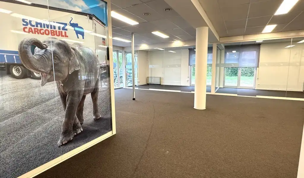 Lichtrijk kantoor te huur op zichtlocatie te Sint-Martens-Latem foto 8