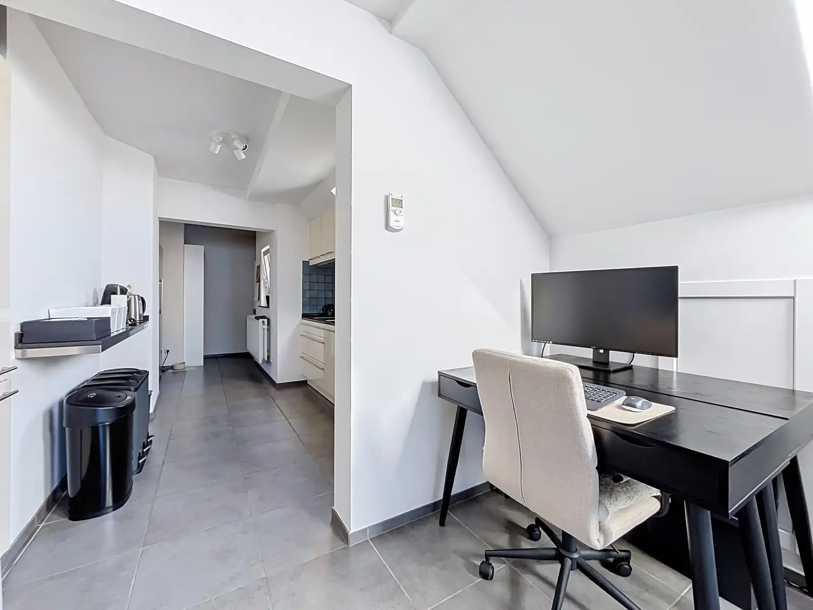 Instapklaar duplexappartement met ruim terras en parking! foto 7