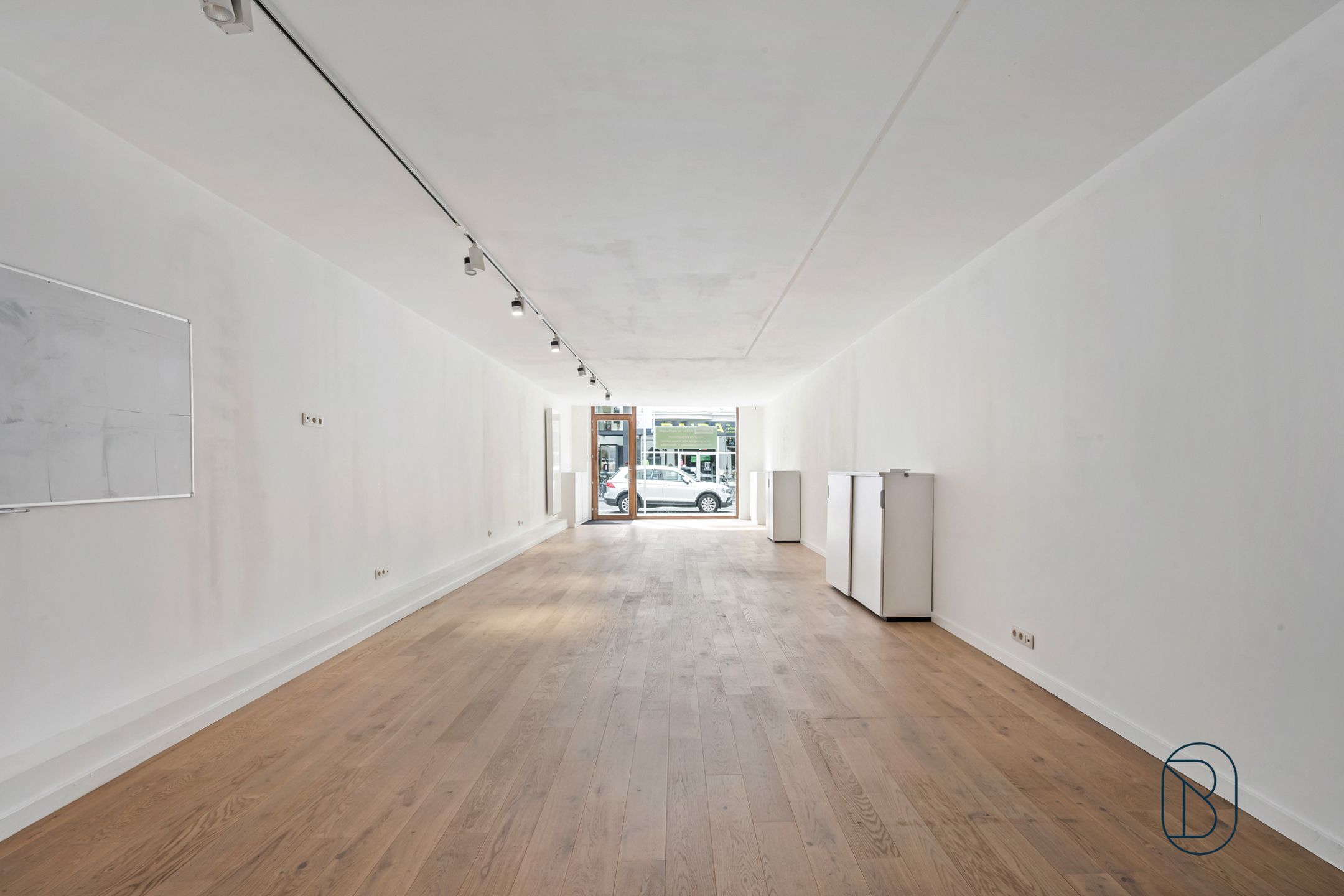 Handelspand met kantoren op topligging in centrum Kortrijk foto 6