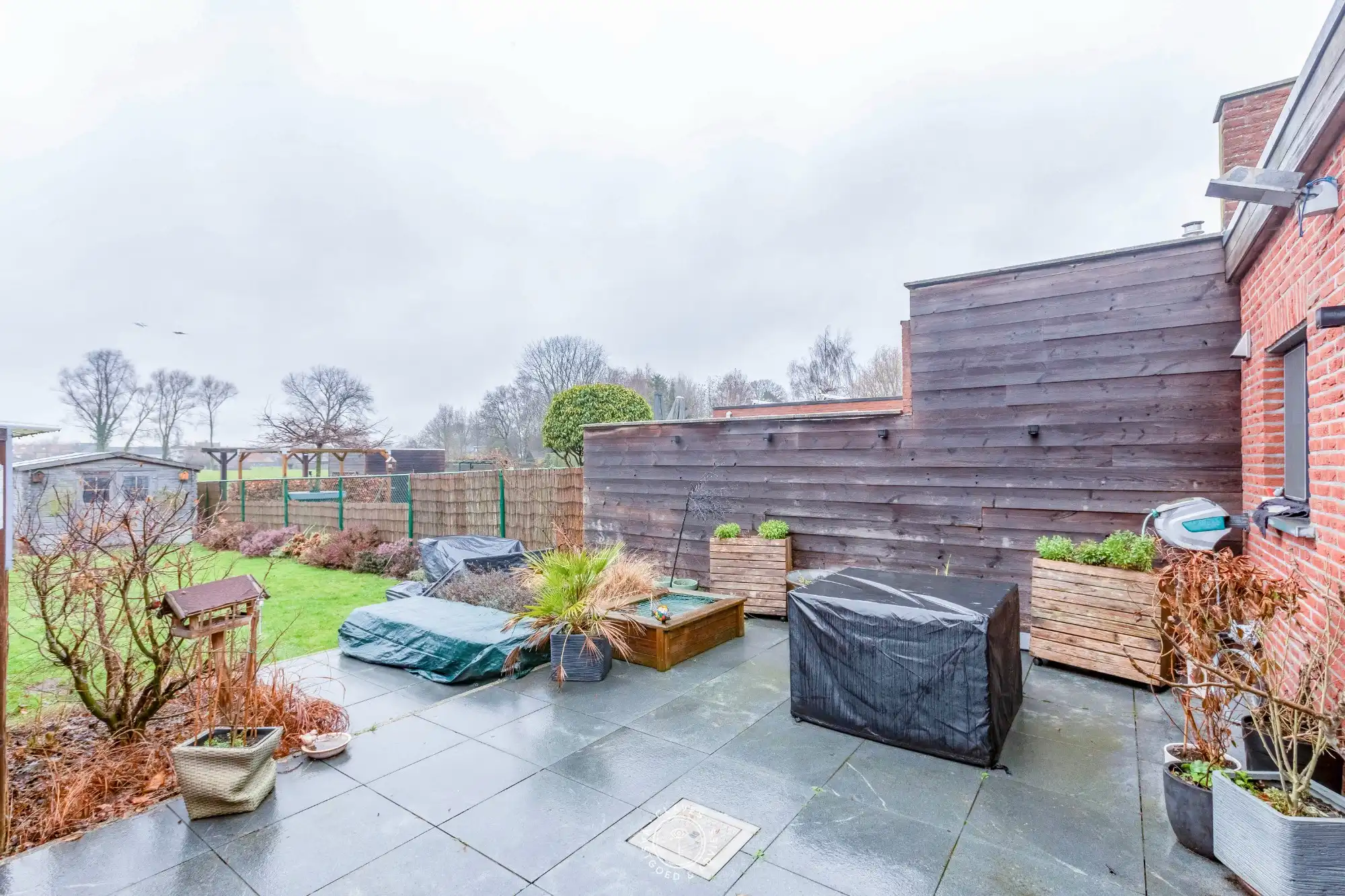 Charmante halfopen bebouwing met open zicht op achterliggende velden foto 12