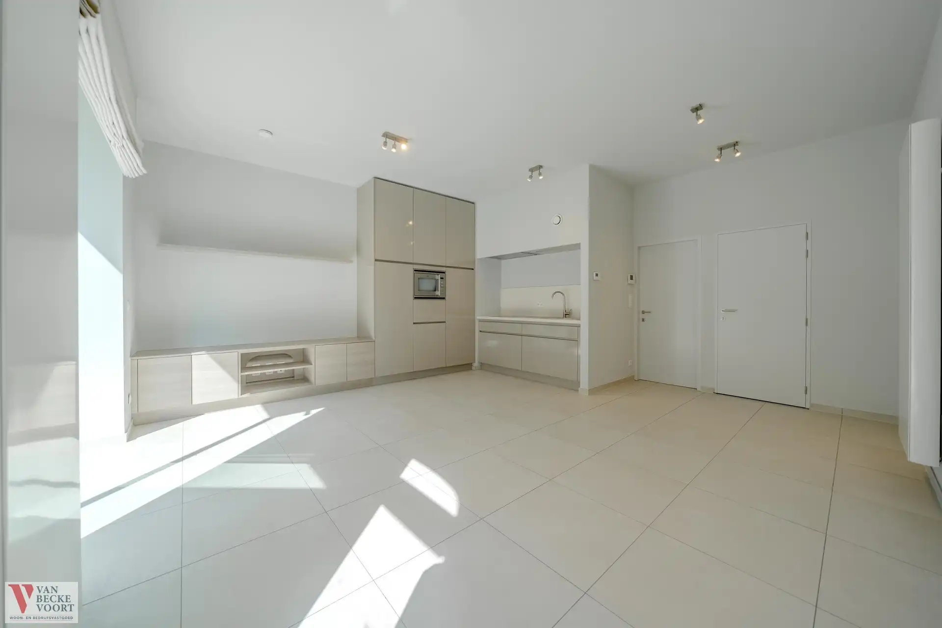 Appartement in gerenoveerd eclectisch herenhuis aan de Sint-Jozefkerk foto 3