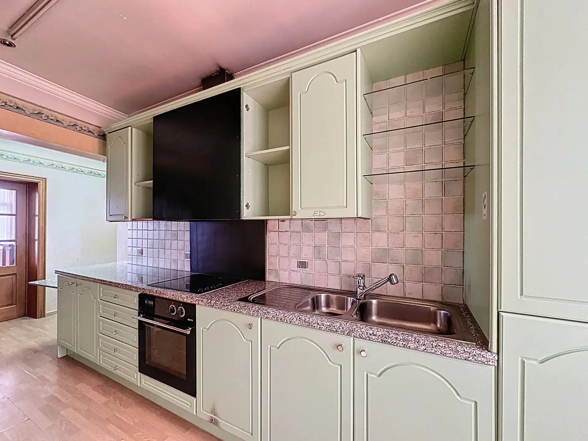 Handelspand met magazijn en bovengelegen appartement. foto 11