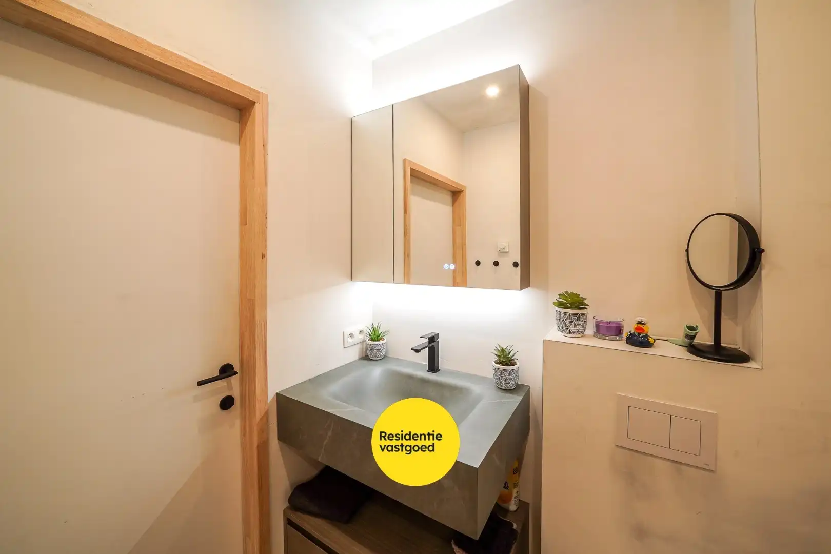 Recent en energiezuinig appartement met autostaanplaats in Bredene foto 7