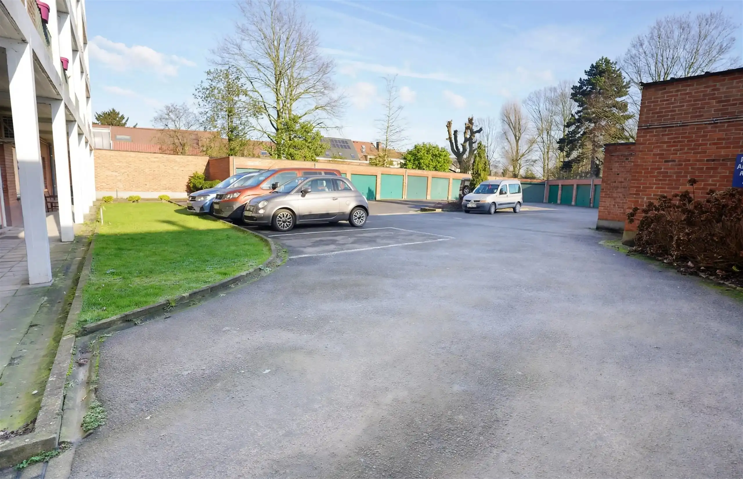 Sfeervolle praktijkruimte met karakter en parking! foto 10