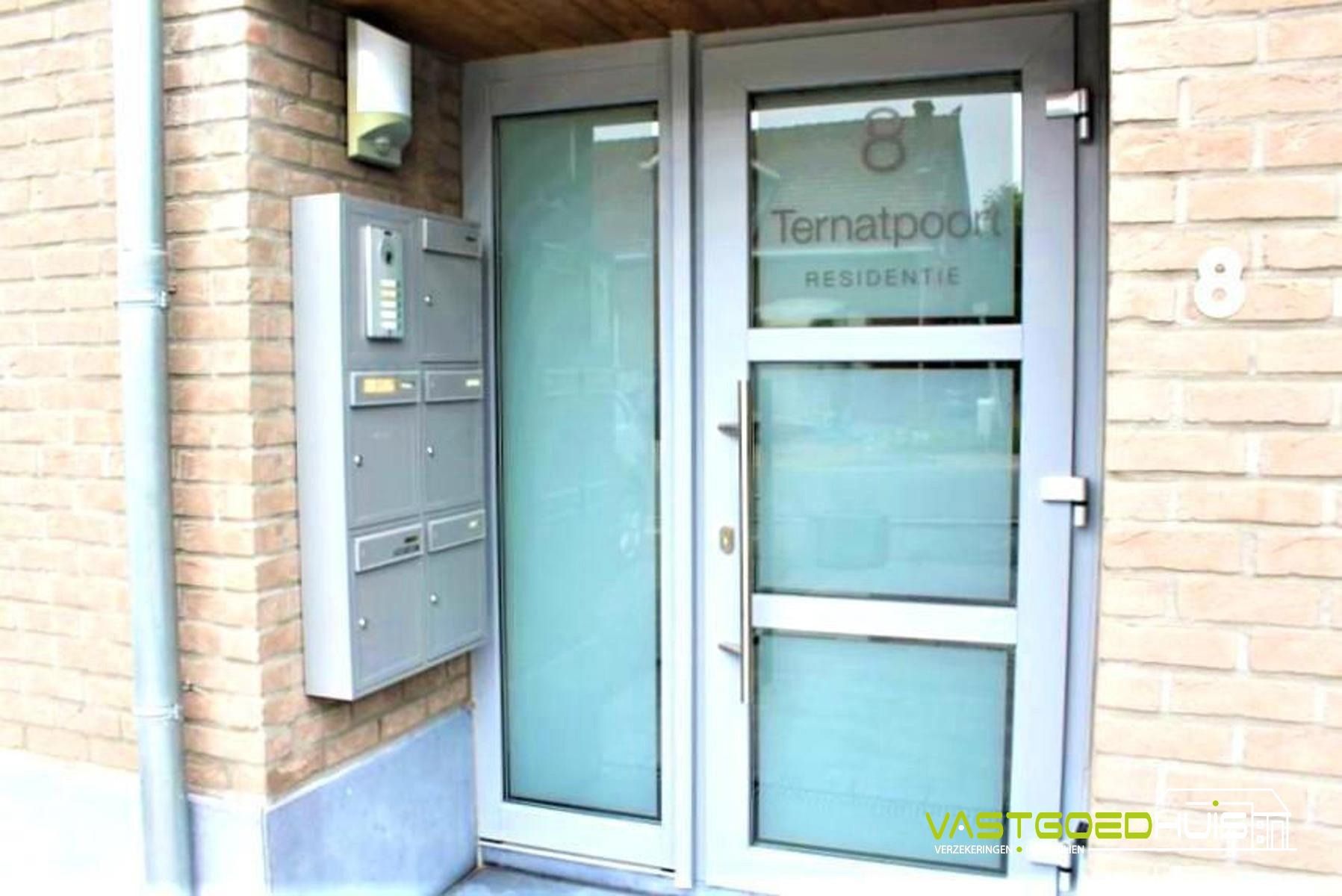 Hedendaags appartement met garage, terras en autostaanplaats foto 2