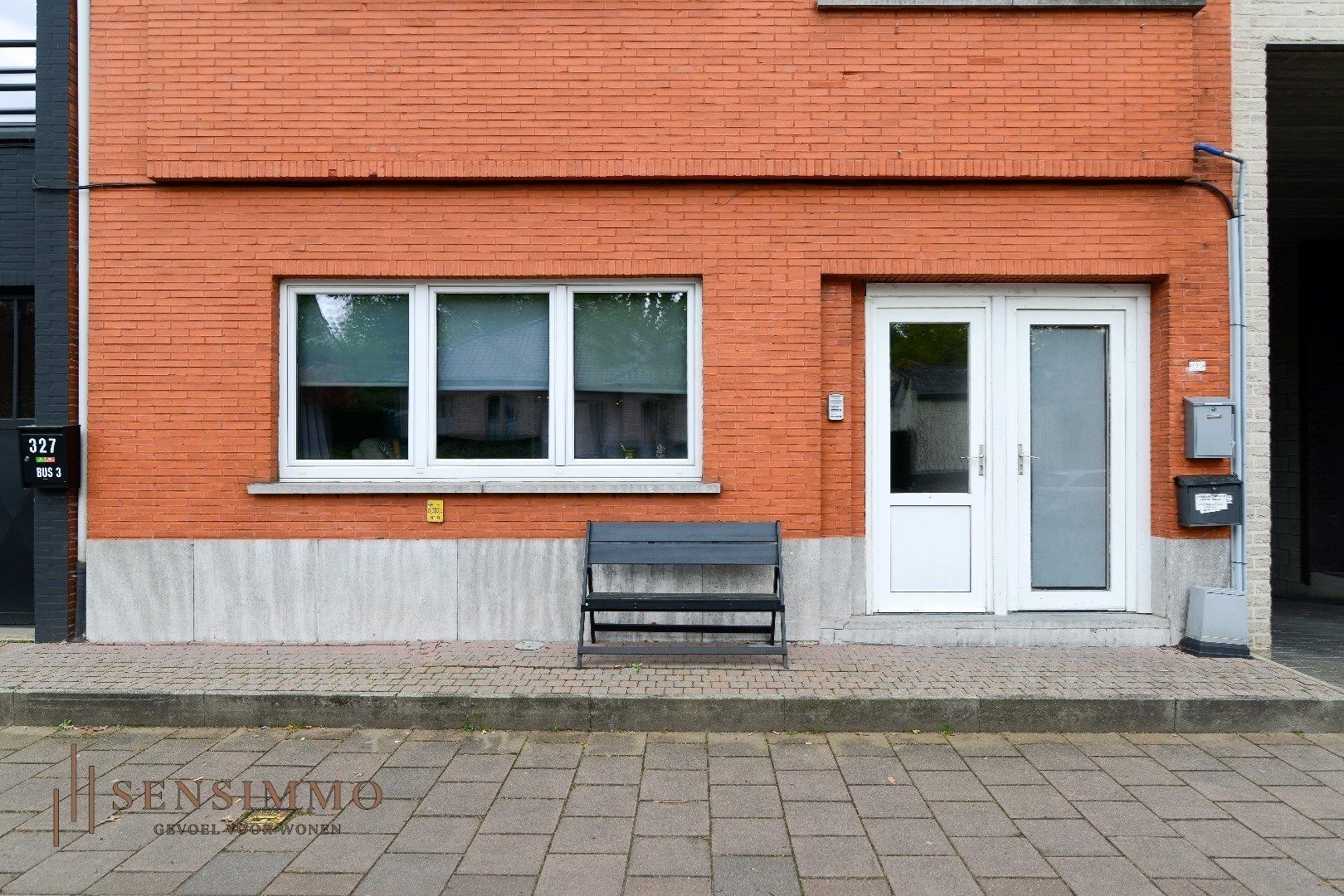 Instapklare duplex met 3 slpk + terras + parking in de levendige Vennestraat! foto 17