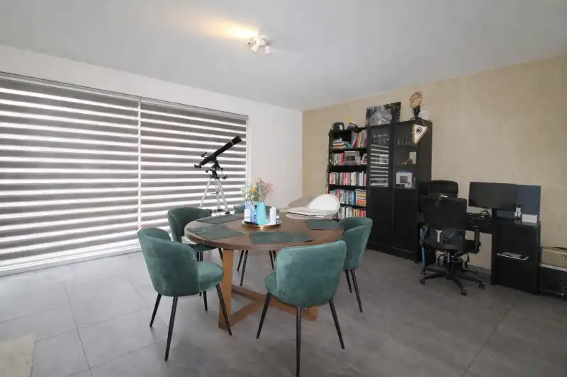 Recente halfopen woning in Heule foto 3