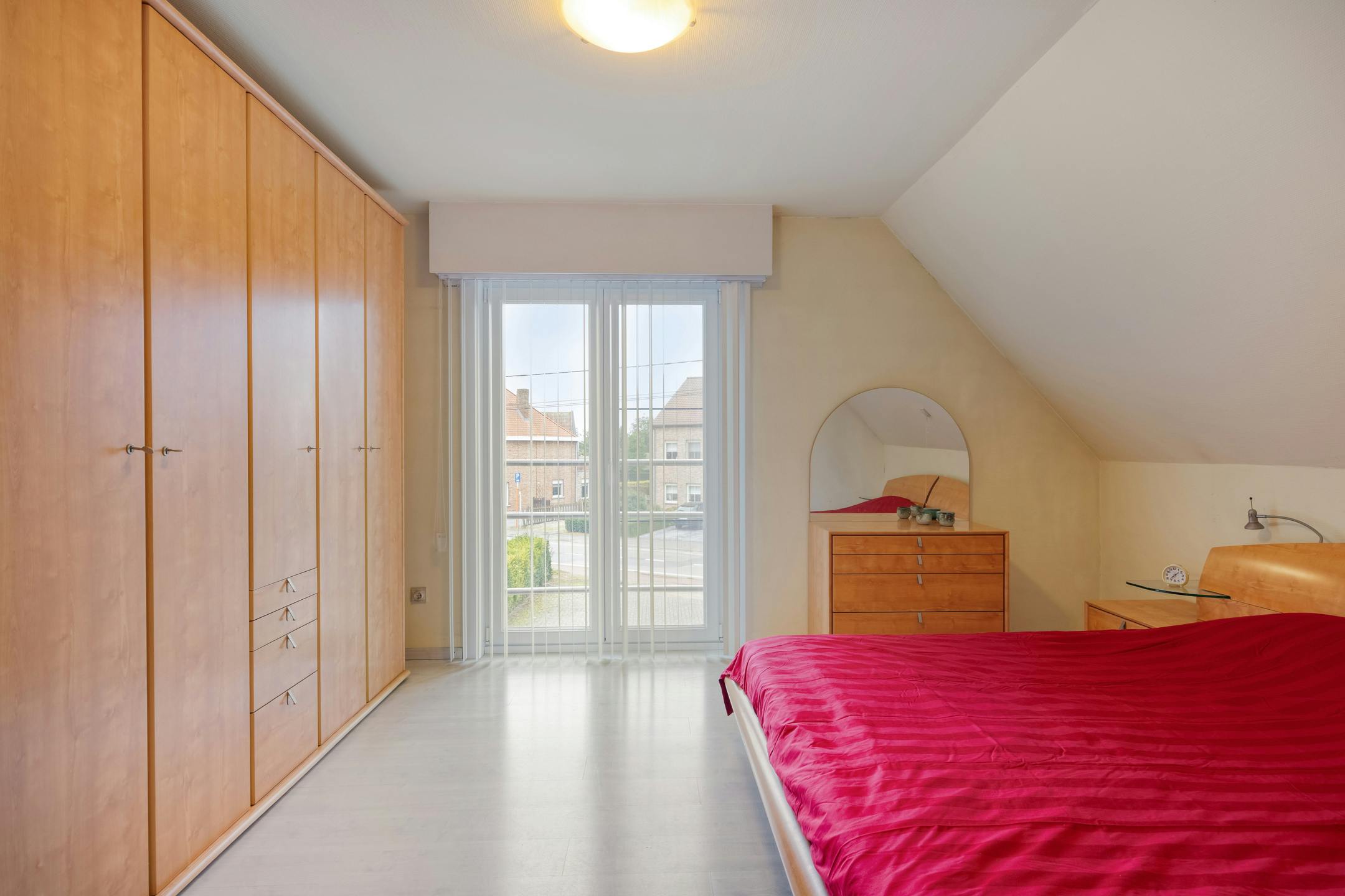 Unieke handelswoning met magazijn in Zomergem foto 14