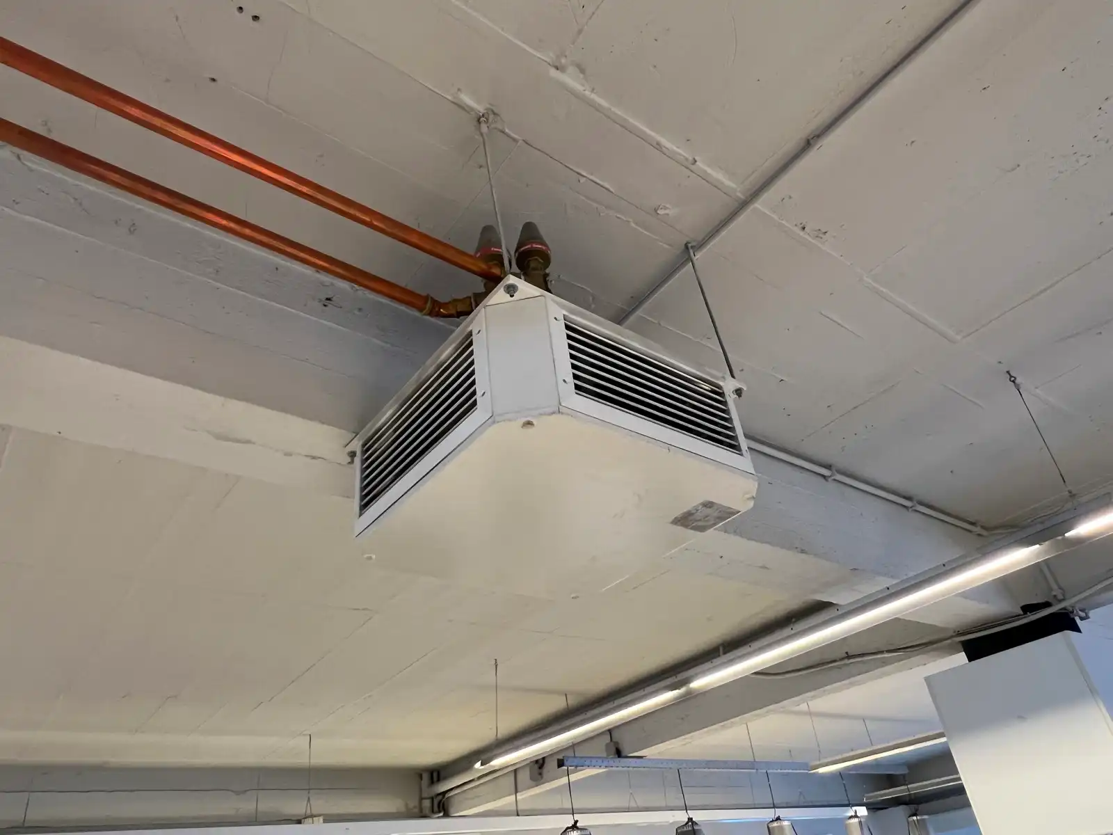 Commercieel pand / showroom op TOP-locatie te 1500 Halle. foto 12