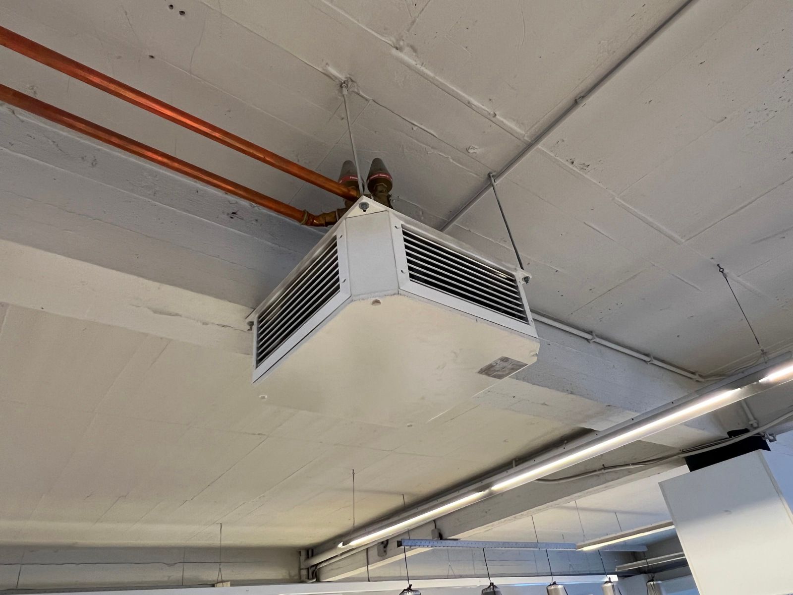 Commercieel pand / showroom op TOP-locatie te 1500 Halle. foto 12