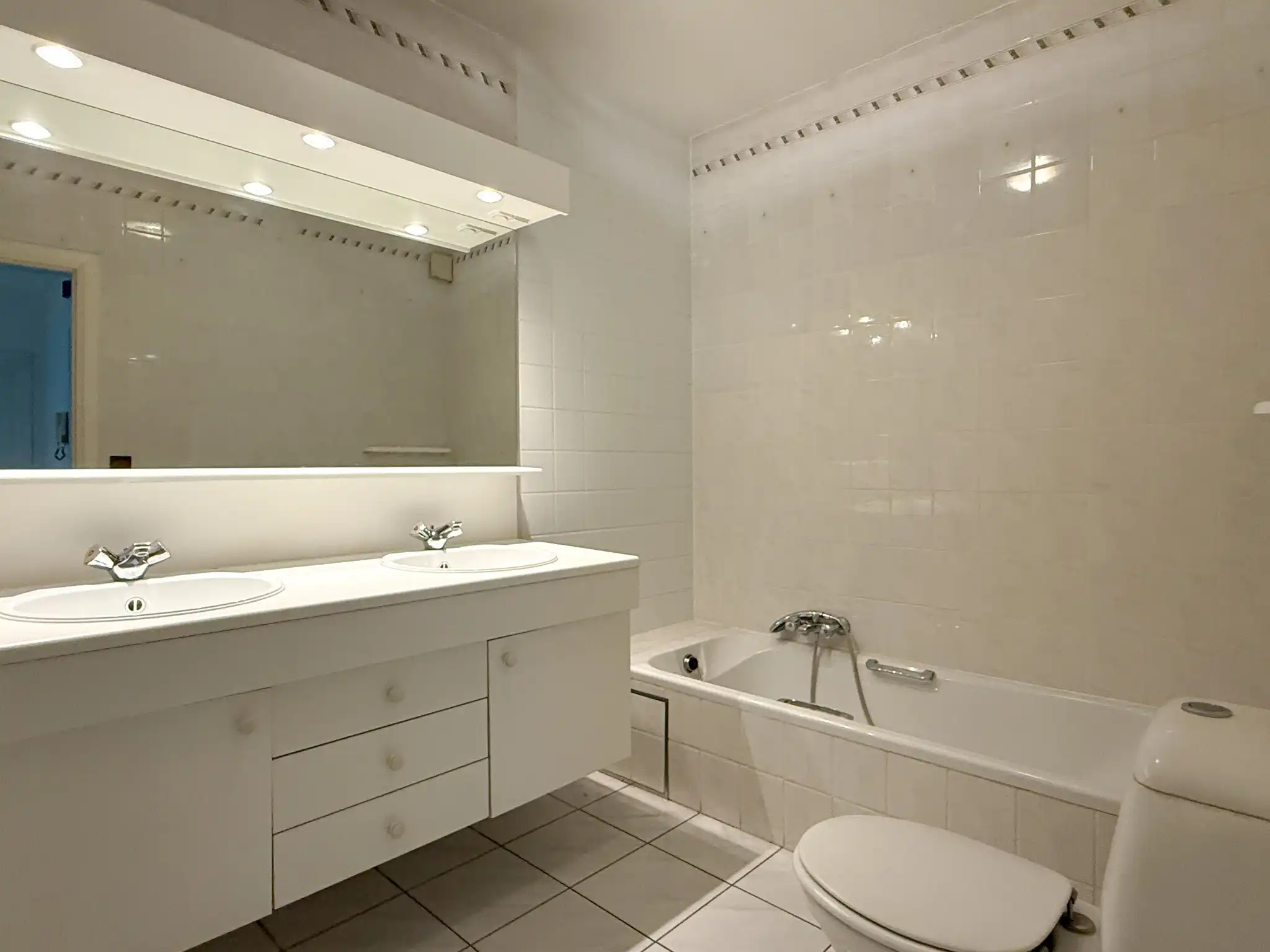 Appartement met twee slaapkamers en twee terrassen in het centrum van Beveren foto 7