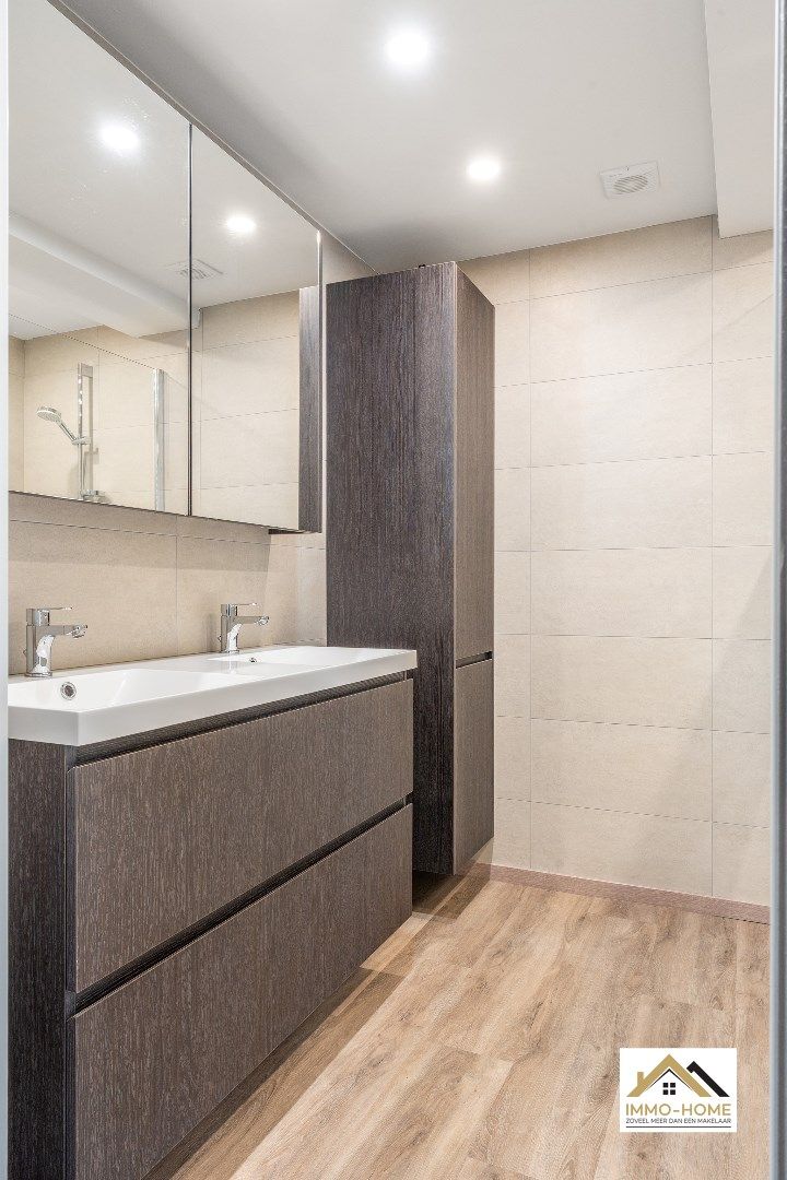 Prachtig hoekappartement met frontaal zeezicht foto 16