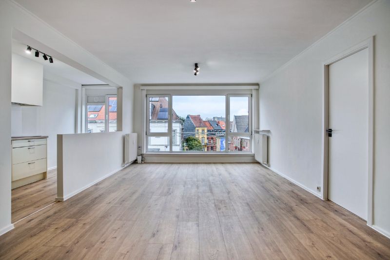 LICHTRIJK GERENOVEERD APPARTEMENT MET 3 SLAAPKAMERS IN CENTRUM GENT foto {{pictureIndex}}