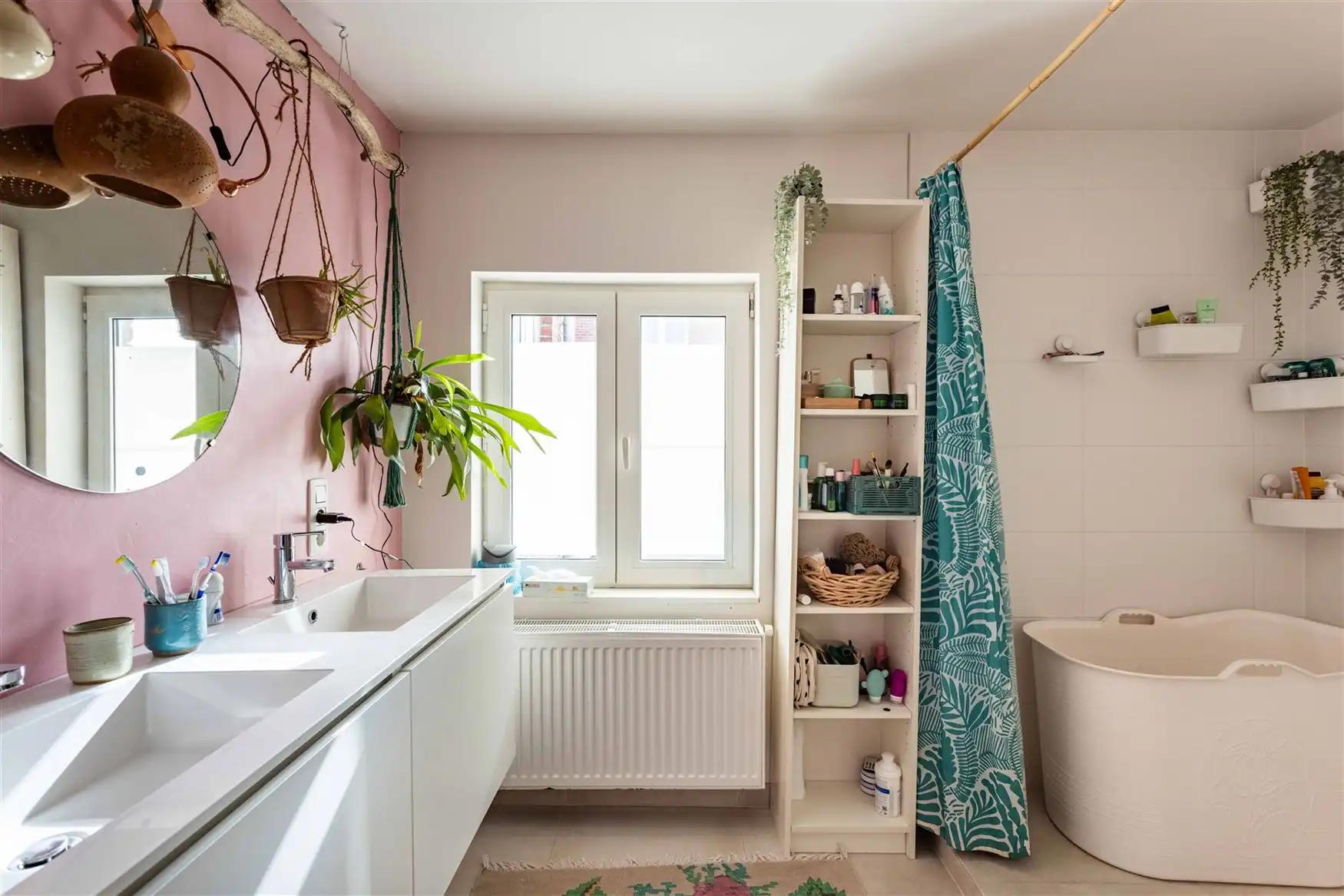 Een huis met karakter. Een tuin met sfeer foto 17