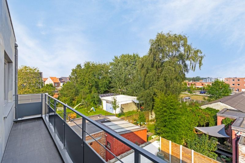 INSTAPKLAAR APPARTEMENT MET PRIVATE GARAGE IN EEN KLEINE RESIDENTIE foto 2