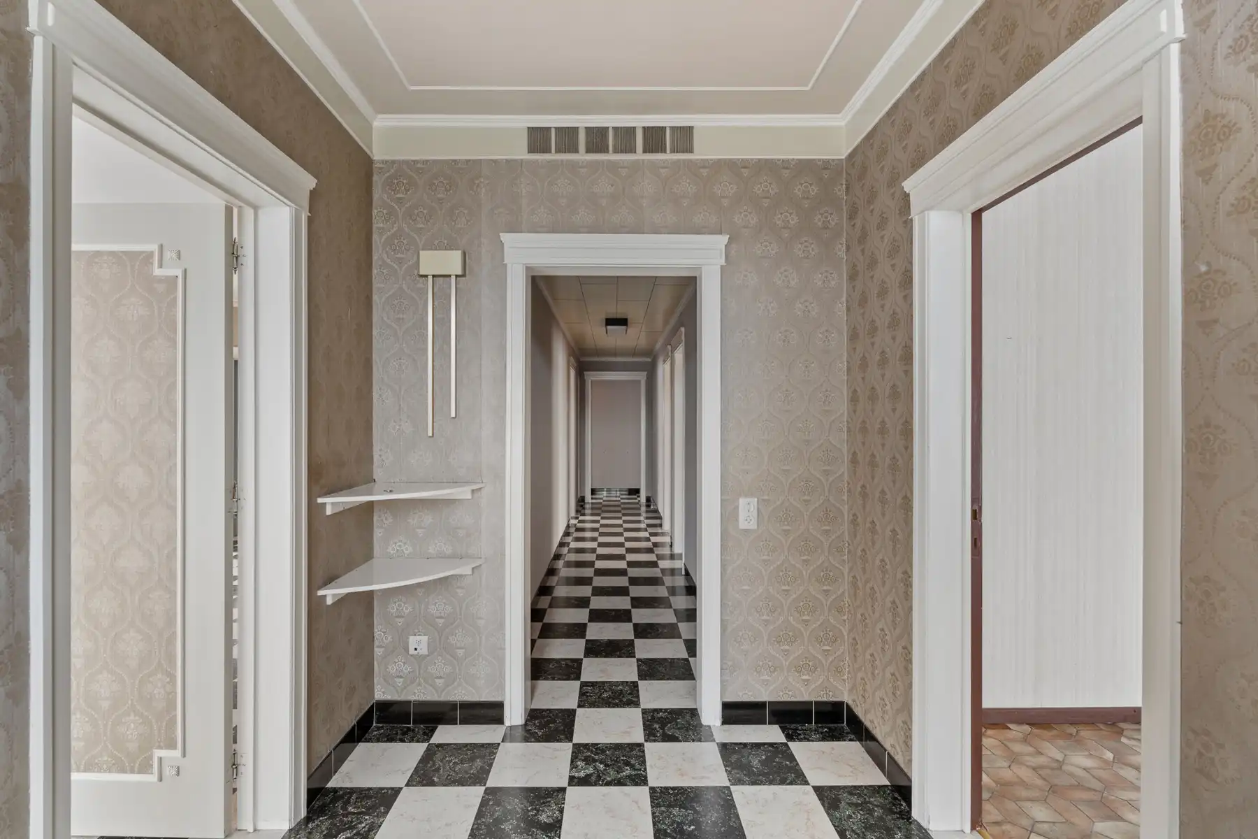 Woning met magazijn/atelier van 412 m² in Ingooigem foto 10