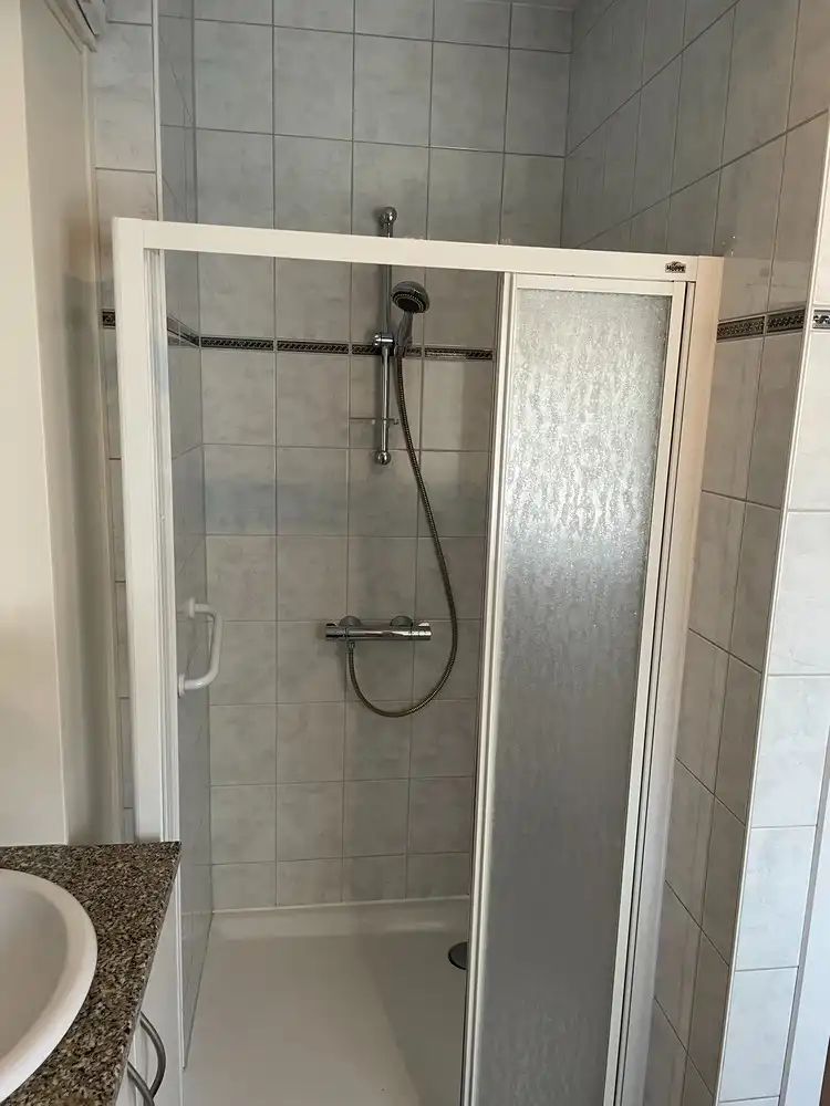 Gelijkvloers appartement met 2 slaapkamers + terras + tuin foto 10