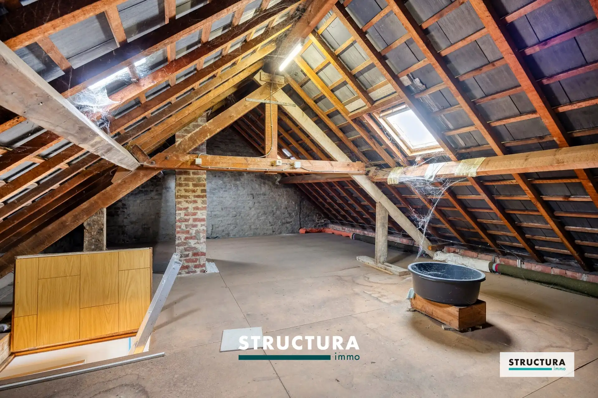 Woning met tuin en garage/atelier, gelgen in alle rust! foto 23