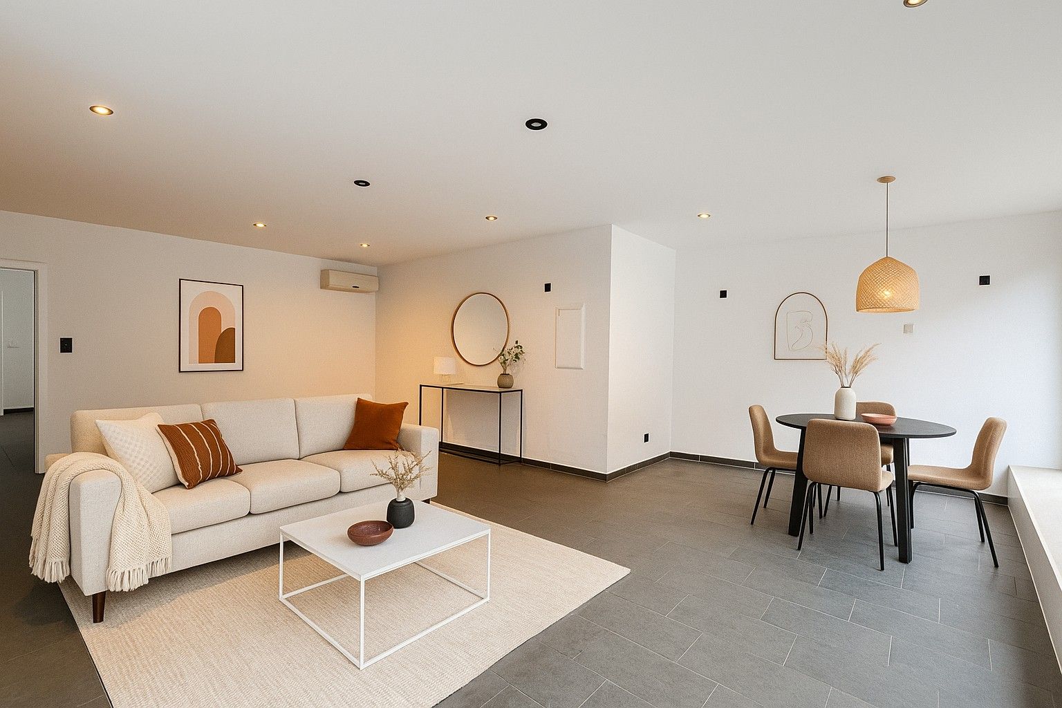 🏠 Vernieuwde gezinswoning met handelsgedeelte – renovatie 2022 foto {{pictureIndex}}