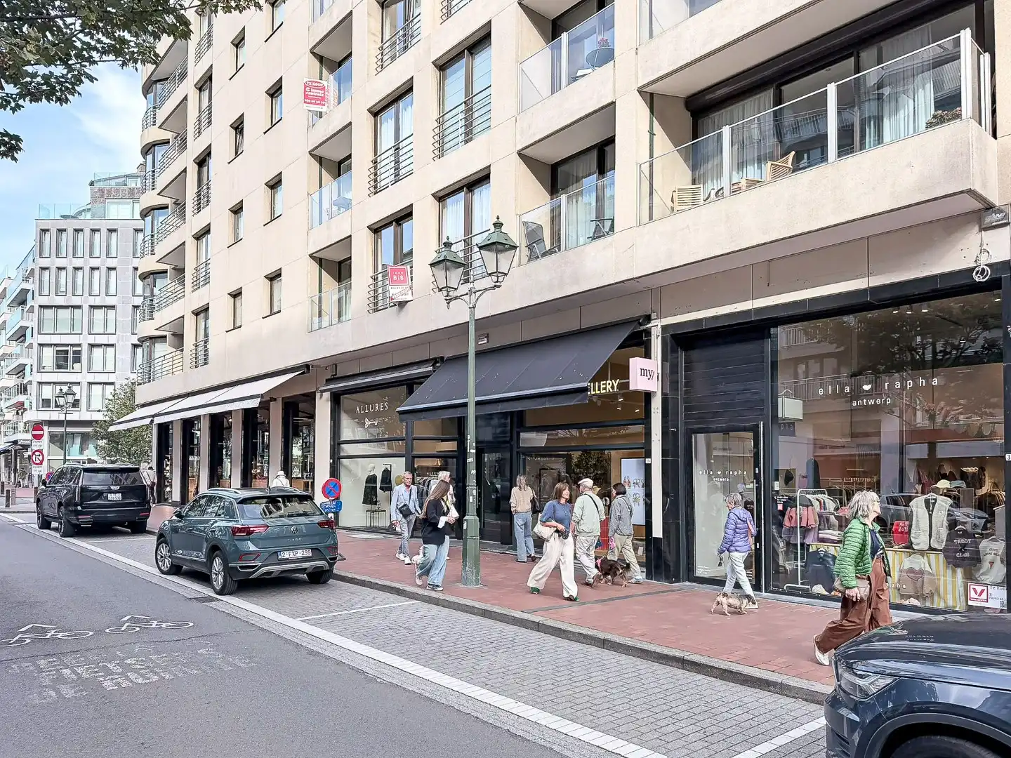 Te huur: handelspand met dubbelhoge vitrine en mezzanine op de Lippenslaan 332  foto 7