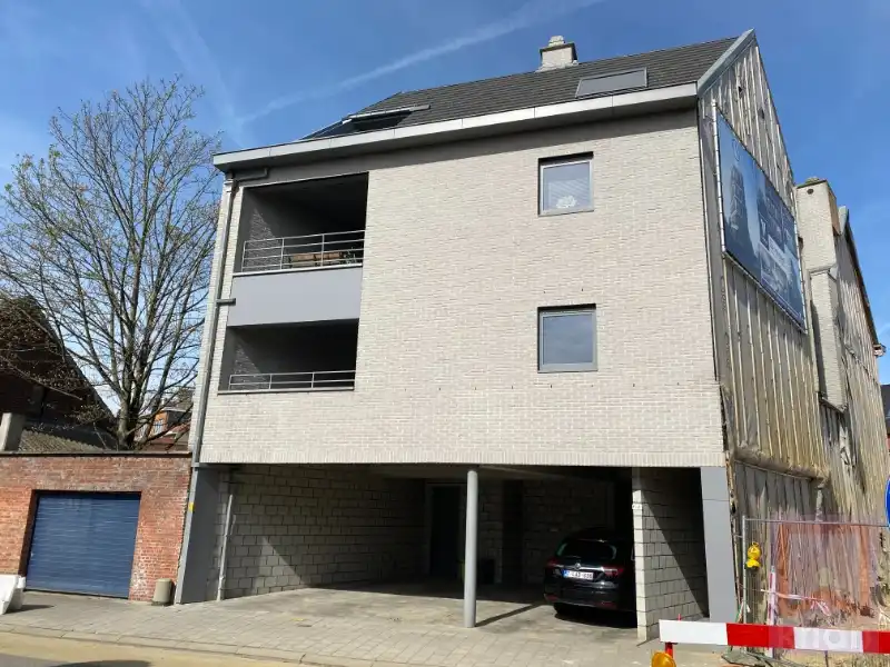 Dakapp met private parkeerplaats centrum Geel! foto {{pictureIndex}}