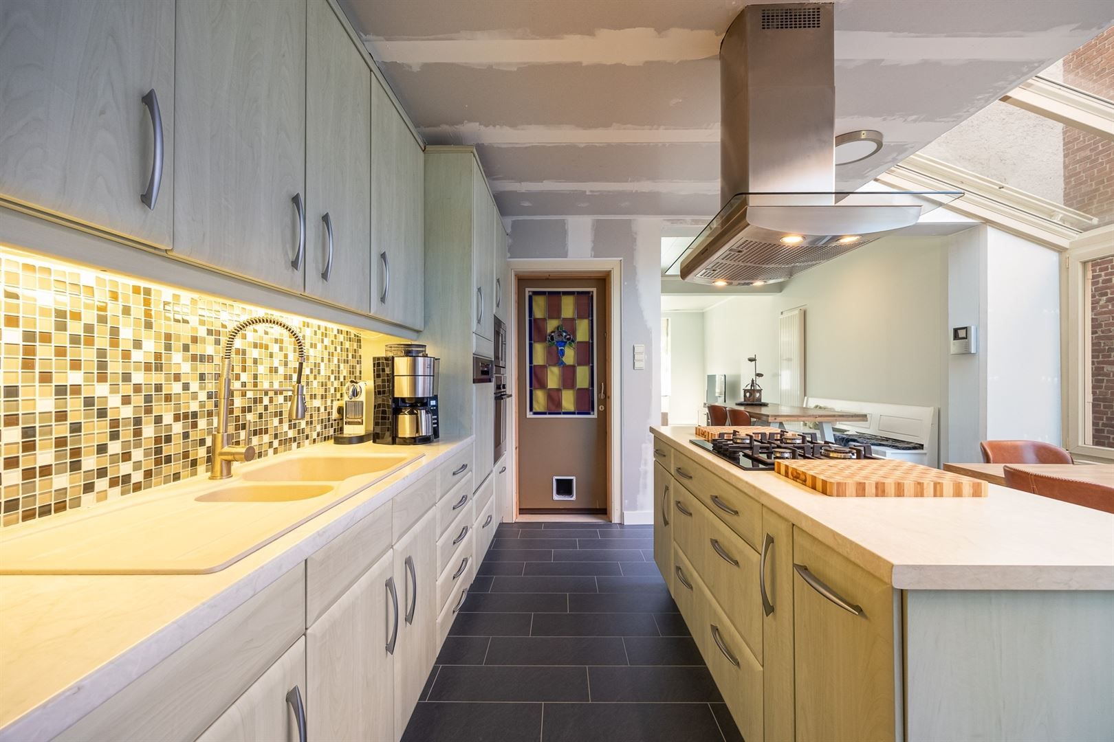 Instapklare halfopen woning in het hart van Kapellen foto 10