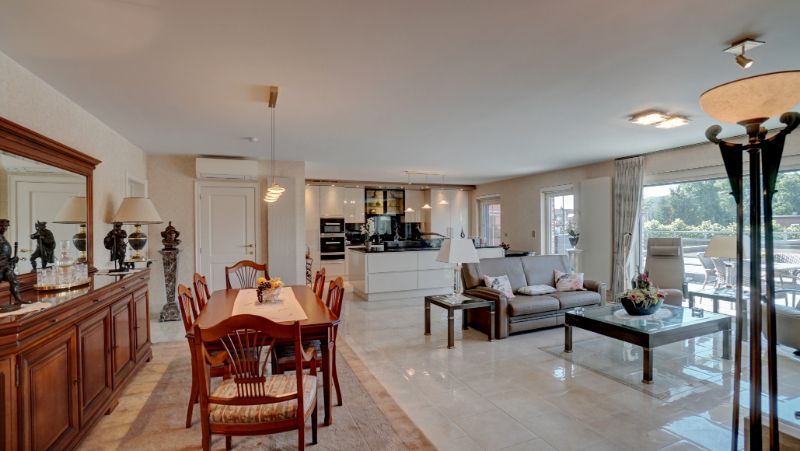 Exclusief ruim luxe-appartement van 190m² met zuiderterras van 50m² foto {{pictureIndex}}