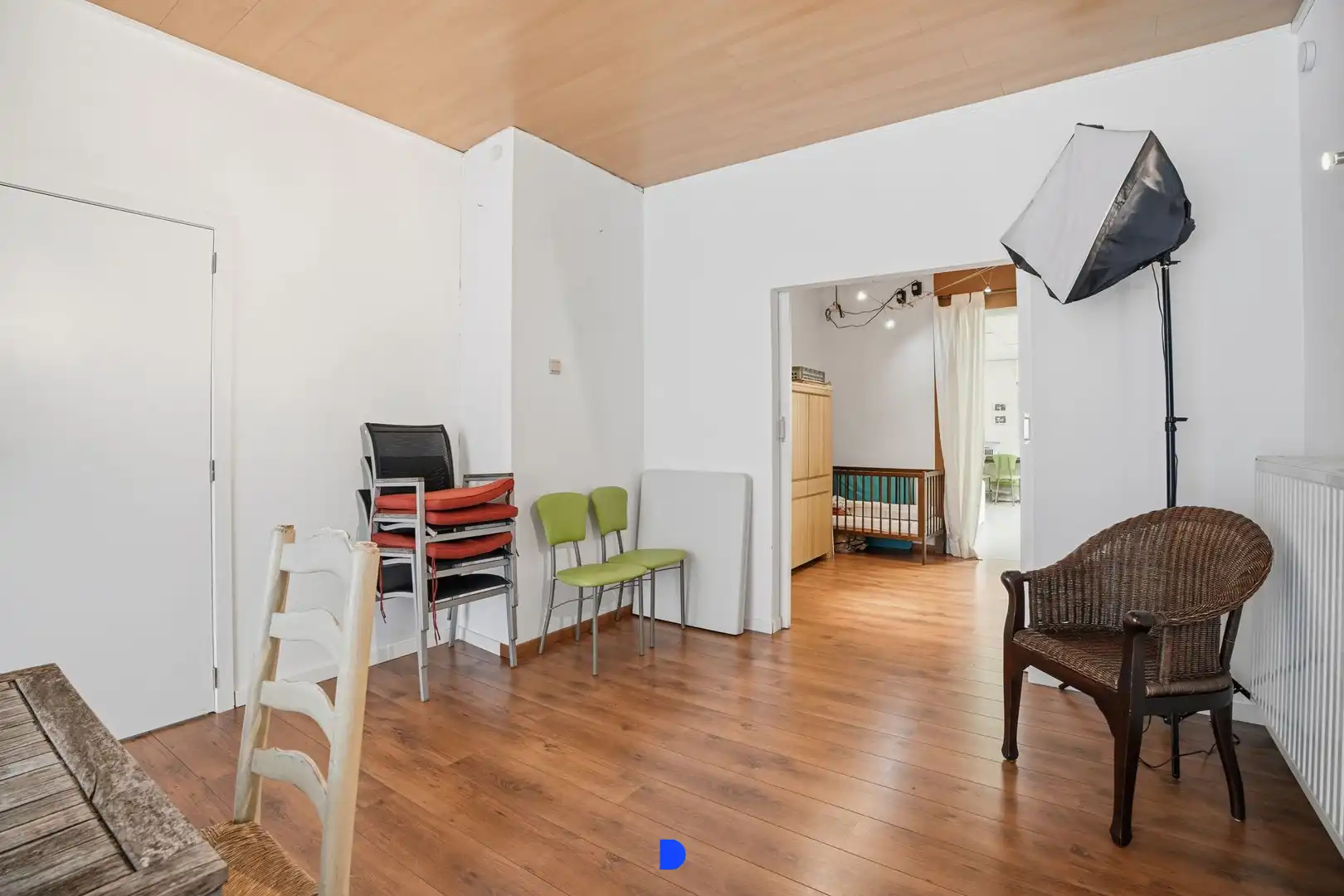 Ruime rijwoning met praktijkmogelijkheden & 2 garages in het centrum van Tielt! foto 5