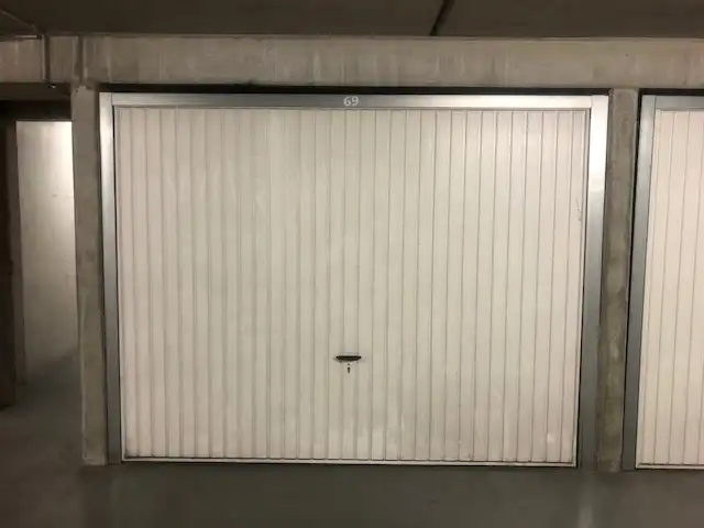 Gesloten garagebox aan de Zeedijk foto 4