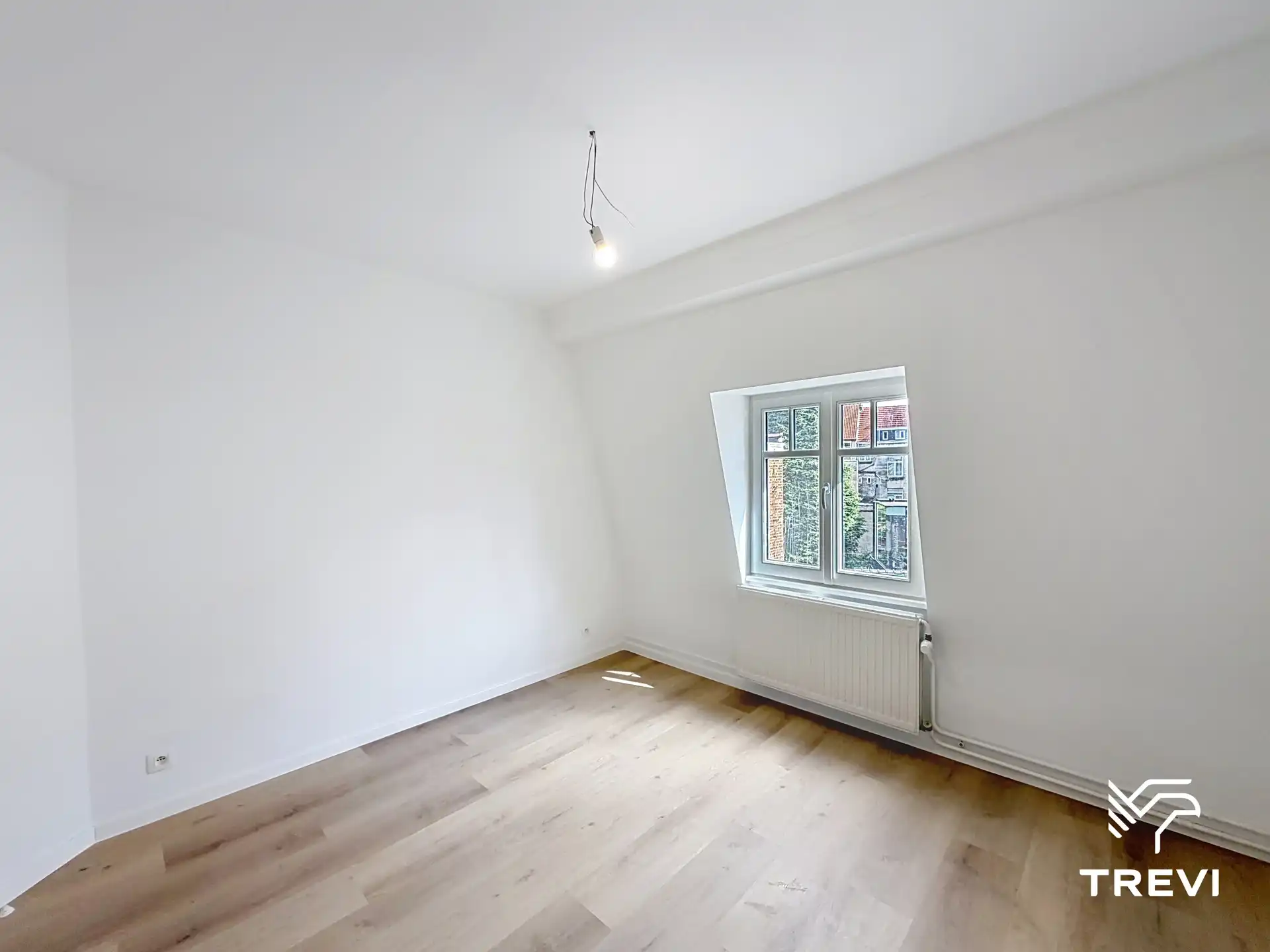 TOUR & TAXIS – Prachtige woning met 4 slaapkamers, terras en tuin! foto 14