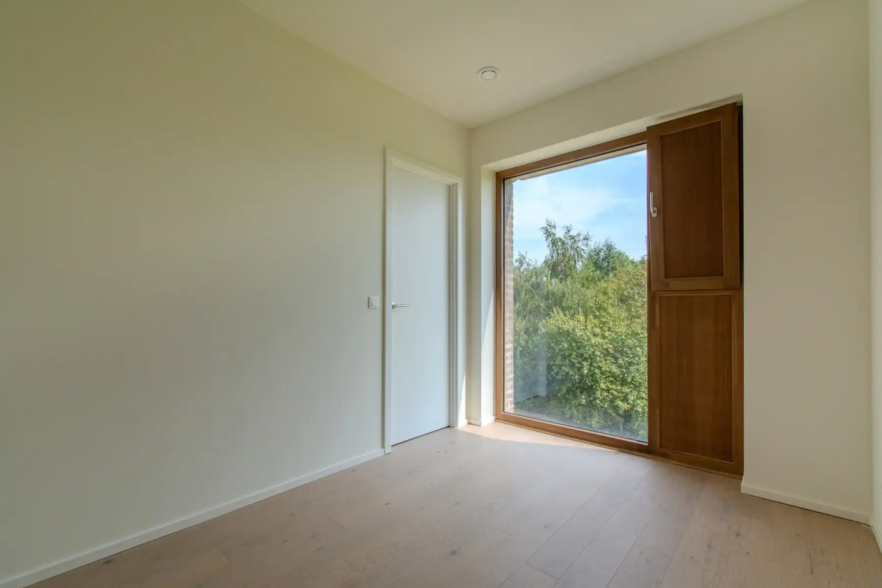 Rustig en comfortabel 2slpk appt. met zicht op park  foto 7