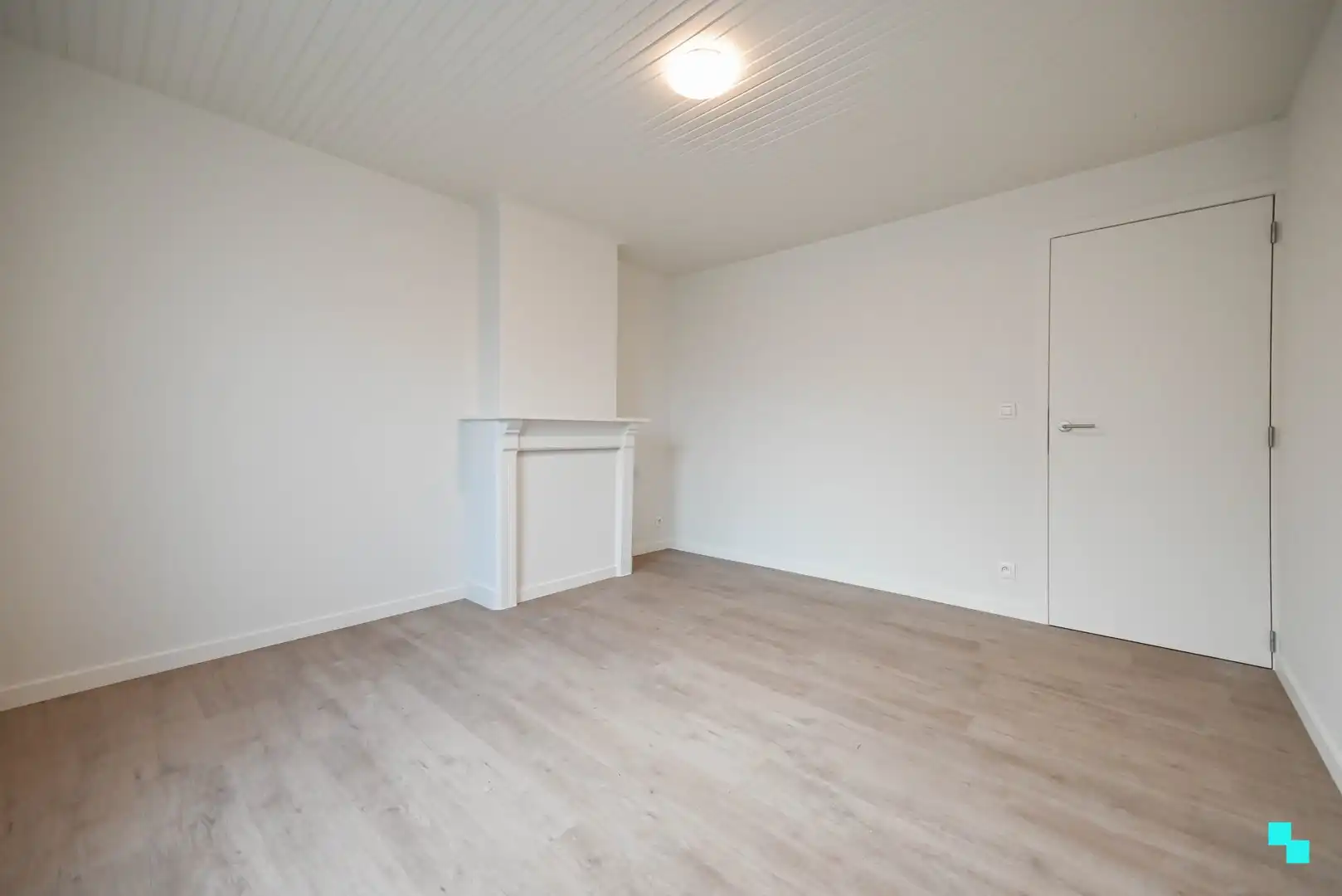 Gerenoveerde woning nabij centrum Izegem foto 16