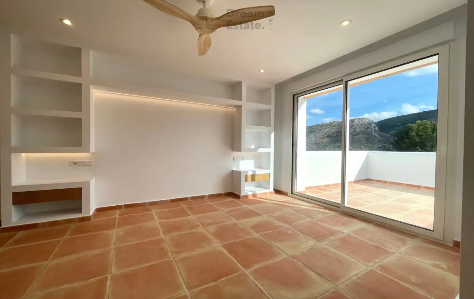 Luxe Ibiza-Style Villa met Panoramisch Bergzicht foto 8