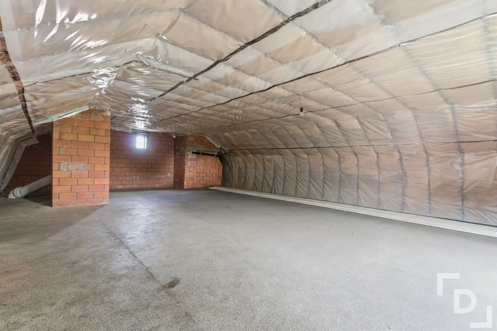 Ruim gebouw te koop met handelsruimte en appartement in Woumen. foto 38