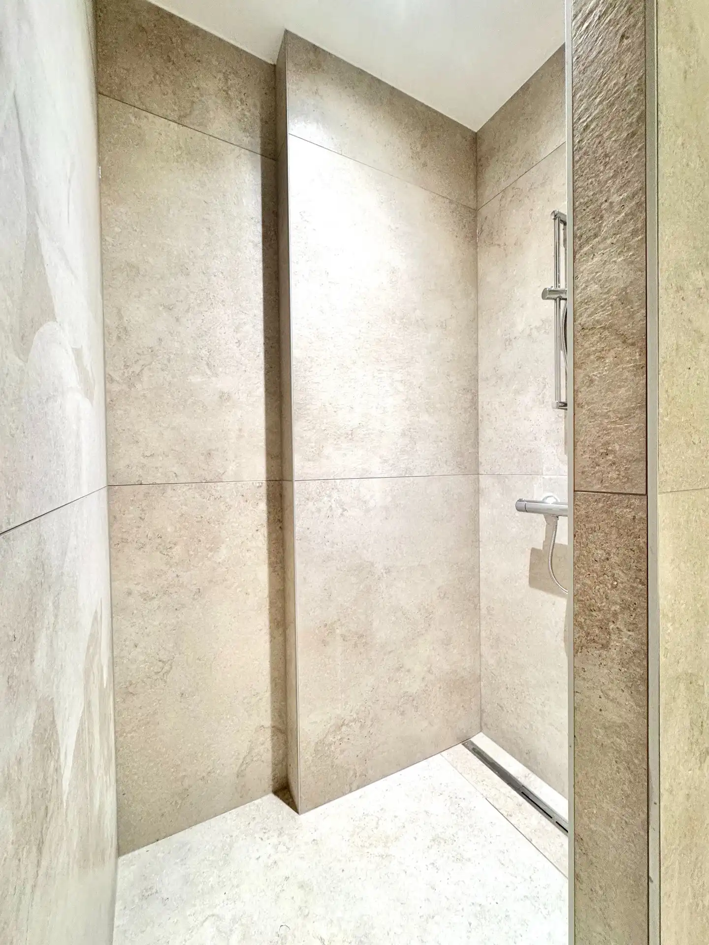 GELIJKVLOERS APPARTEMENT| 2 KAMERS | 1 PARKEERPLAATS | TERRAS foto 14