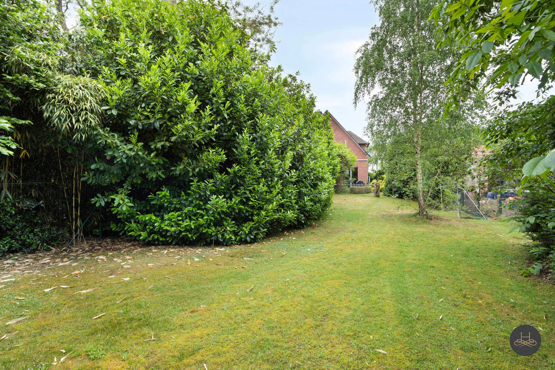 Ruime woning in een rustige groene wijk op een groot perceel foto 15
