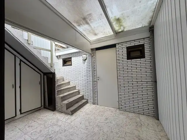 Centraal gelegen  te moderniseren huisje met 2 slaapkamers , overdekt terrasje en klein ateliertje. foto 4