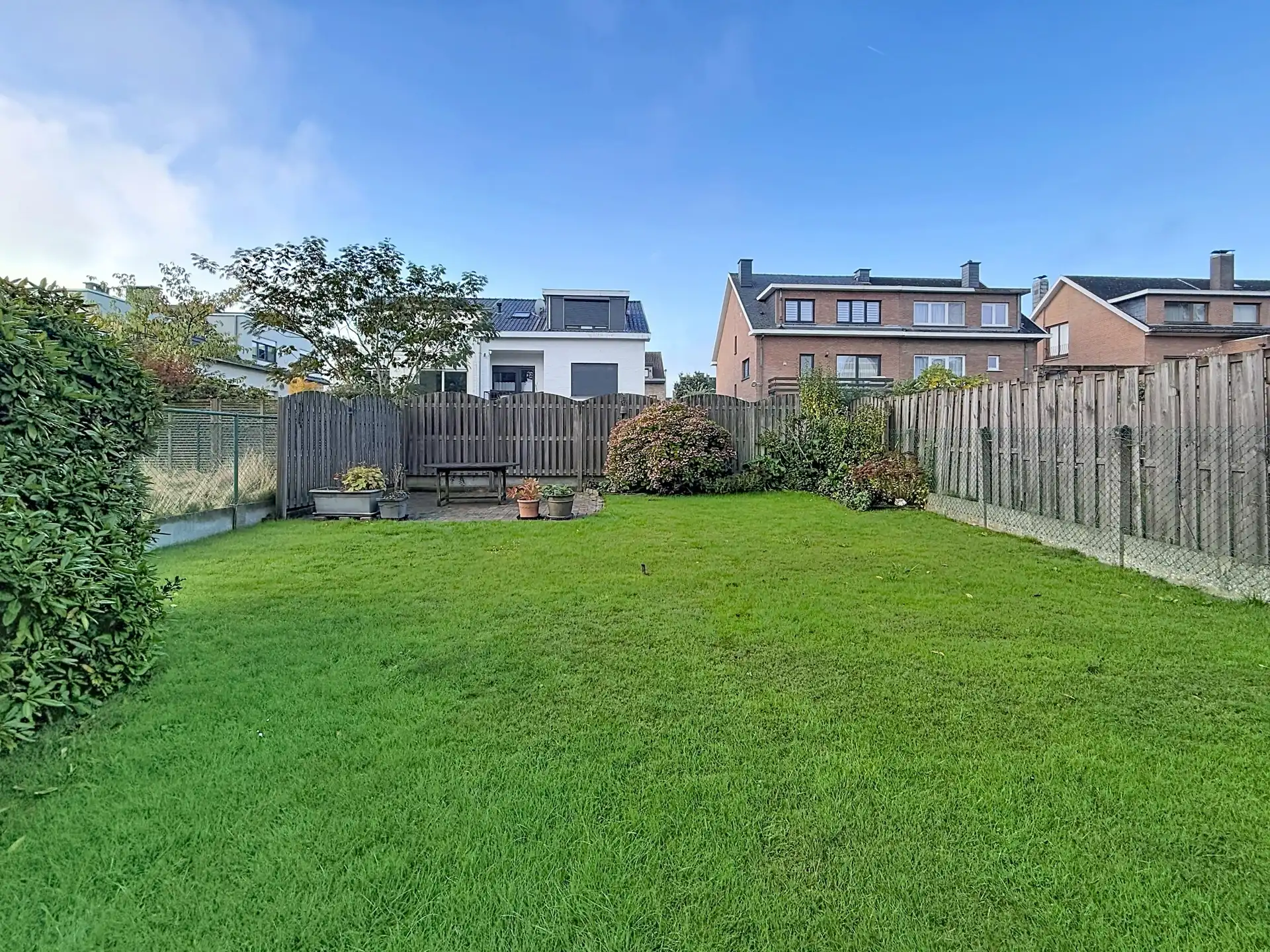Ruime bel-etagewoning met 3 slaapkamers, dubbele garage en zonnige tuin in Dilbeek! foto 4