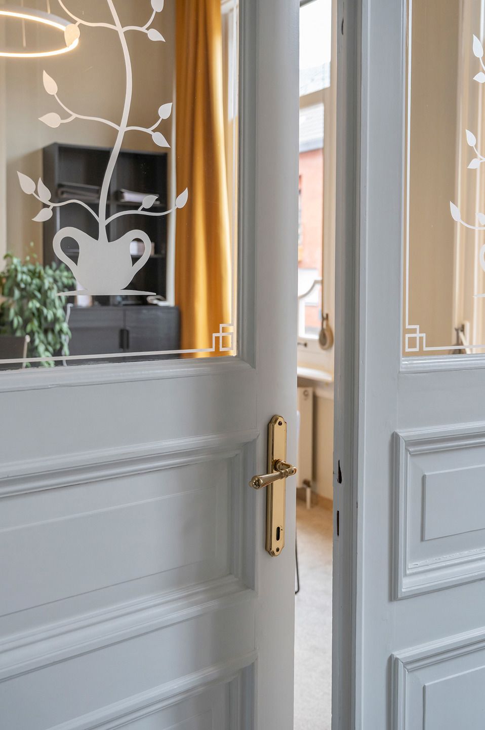 Deels gerenoveerde parel met mogelijkheden en weidegrond! foto 8