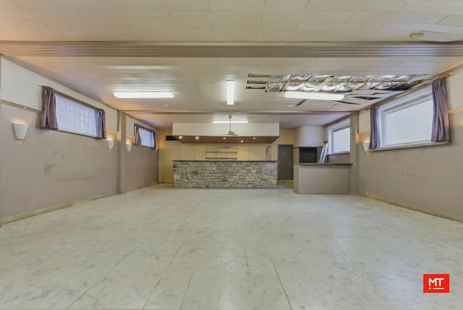 Bijzonder ruim gebouw met magazijn in de dorpskern van Zandvoorde (Zonnebeke) foto 20