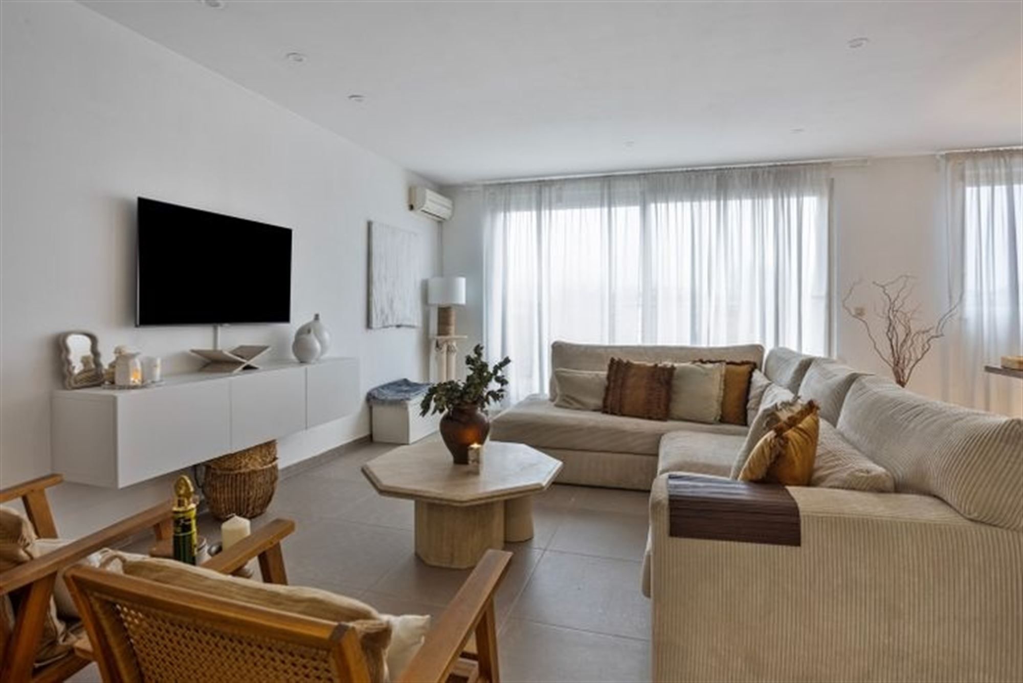 Instapklaar appartement met 2 slaapkamers en groot terras.  foto 8