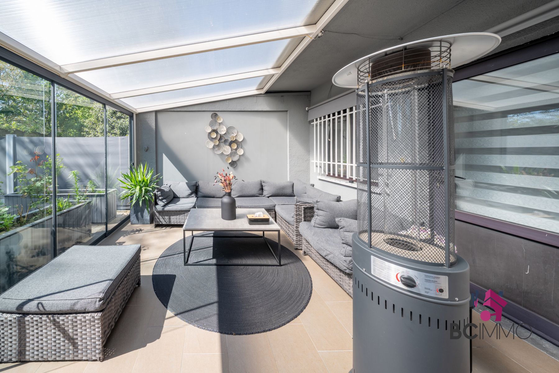 Instapklare gelijkvloerse woning met 3 slaapkamers, 2 badkamers, veranda en tuin foto 7