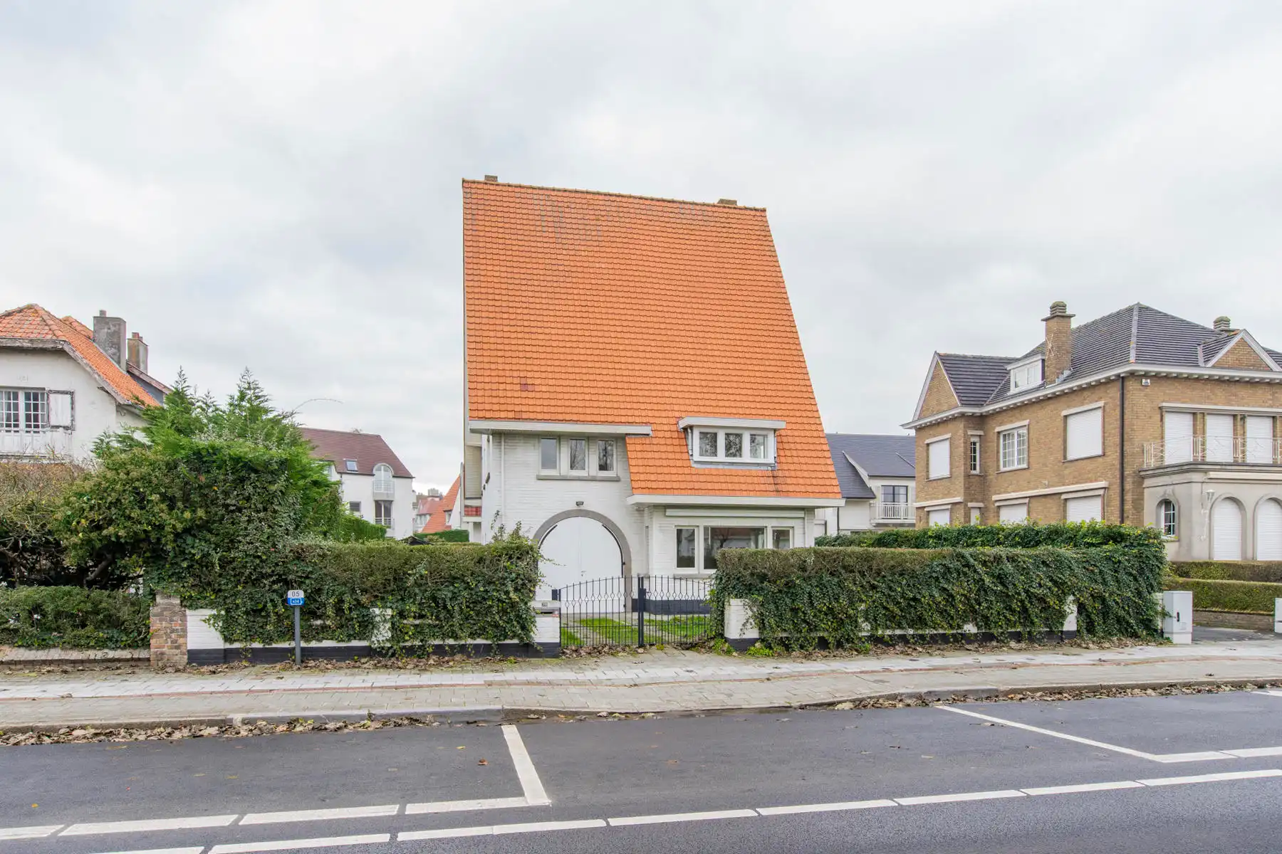 Ongemeubelde villa te huur vlakbij het Casino en Zeedijk te Knokke foto {{pictureIndex}}
