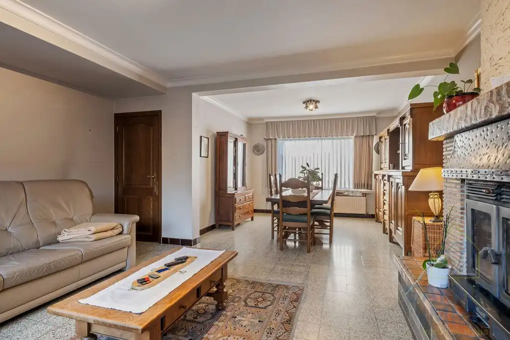 Ruime woning met 4 slaapkamers en grote tuin in het centrum van Ingelmunster foto 5