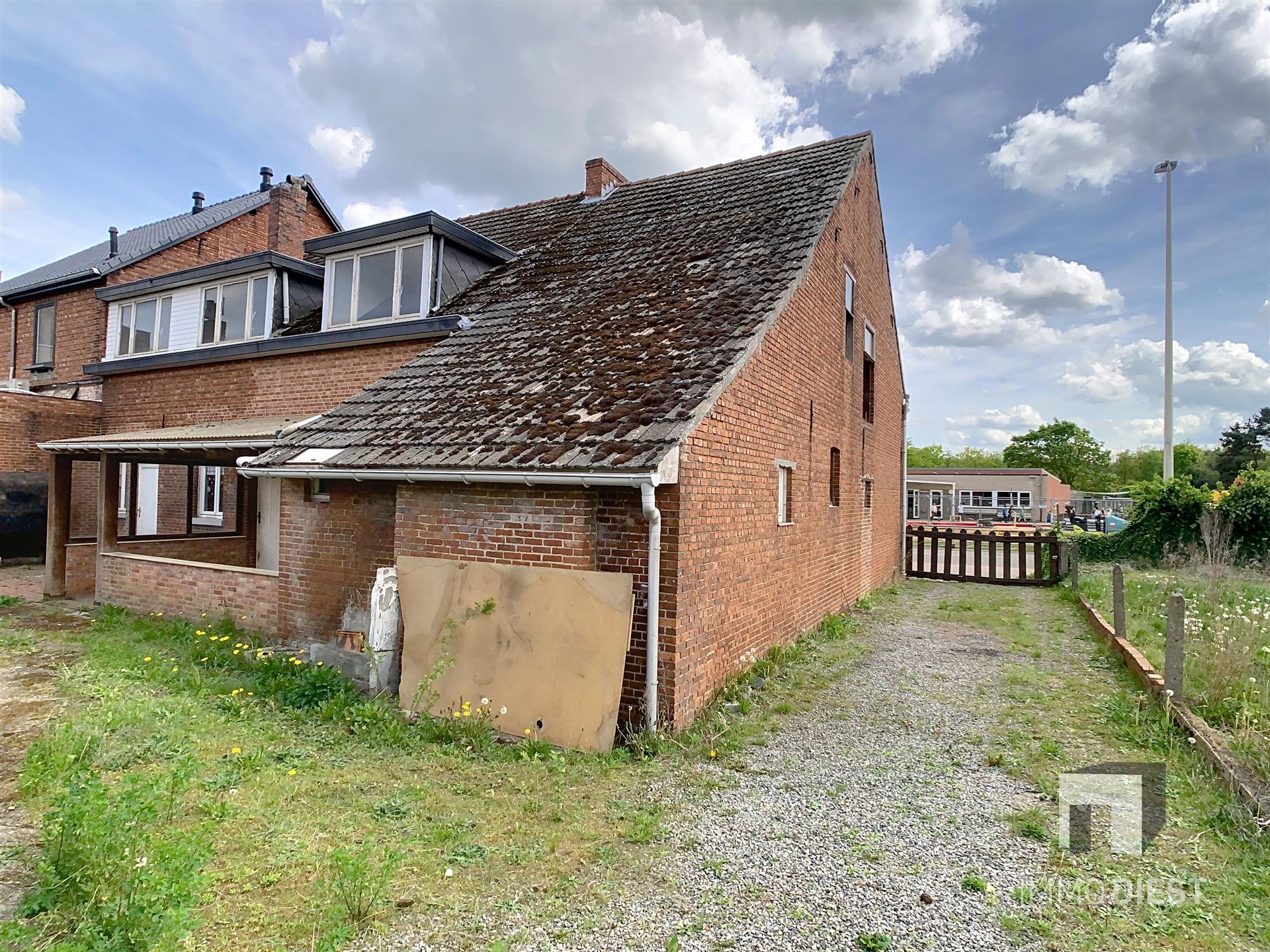 2 te renoveren woningen foto 4