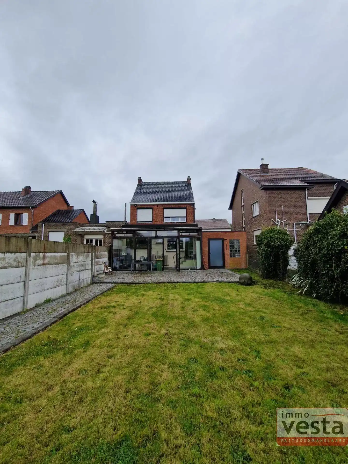 Woning met 2 slaapkamers, garage en tuin foto 17