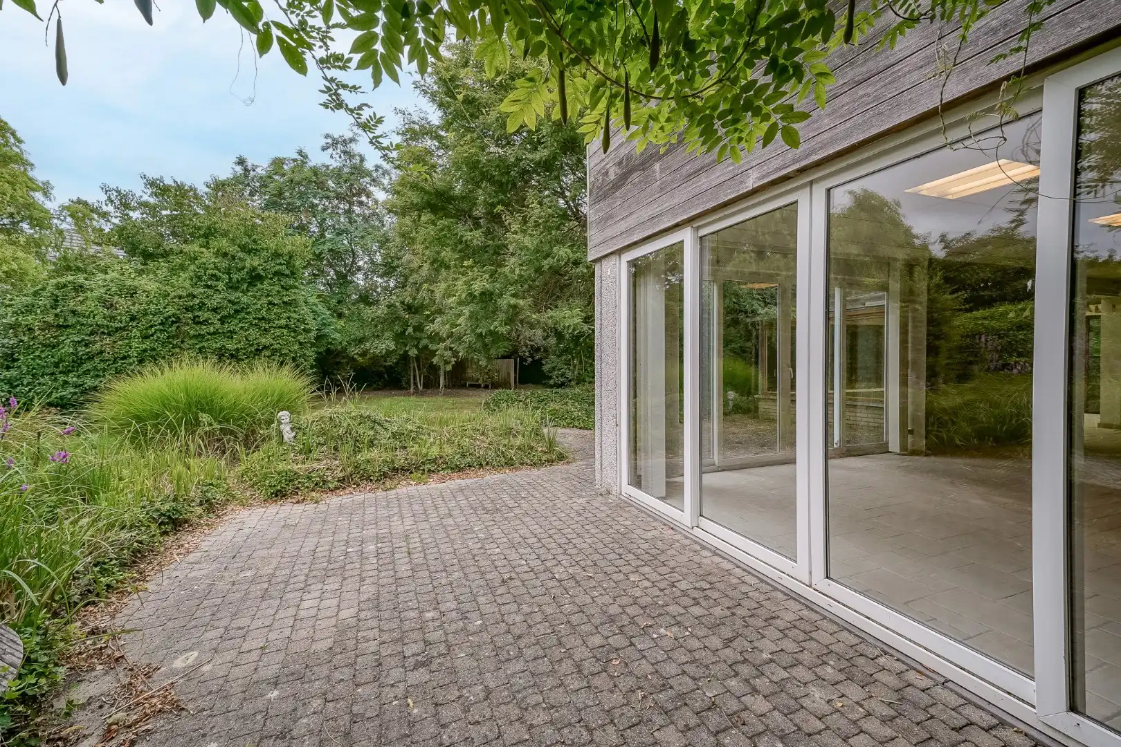 Winkelruimte met magazijn en woonst te Oostende foto 31